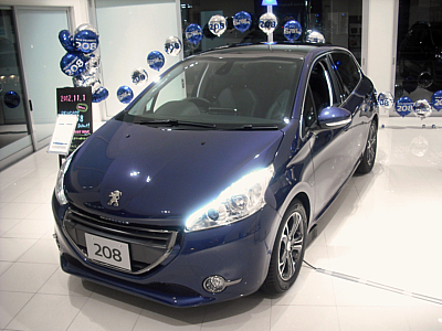NEW　PEUGEOT　208
