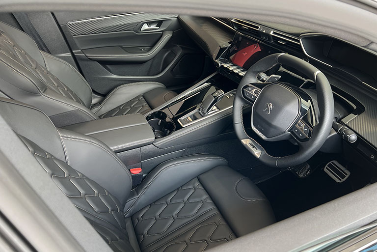 ぜひ、近くで見てほしい　PEUGEOT 508 SW