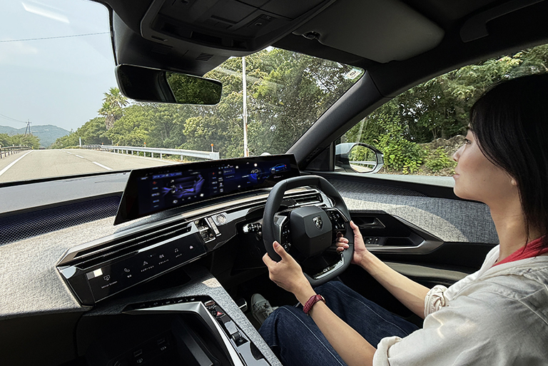 見た目以上の実力に感動！NEW PEUGEOT 3008