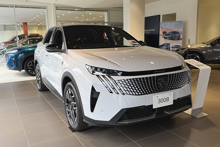プジョー新しいのHYBRIDモデルが勢ぞろい！
