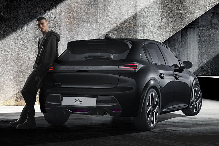限定80台、特別仕様車「208 Black Edition」登場！